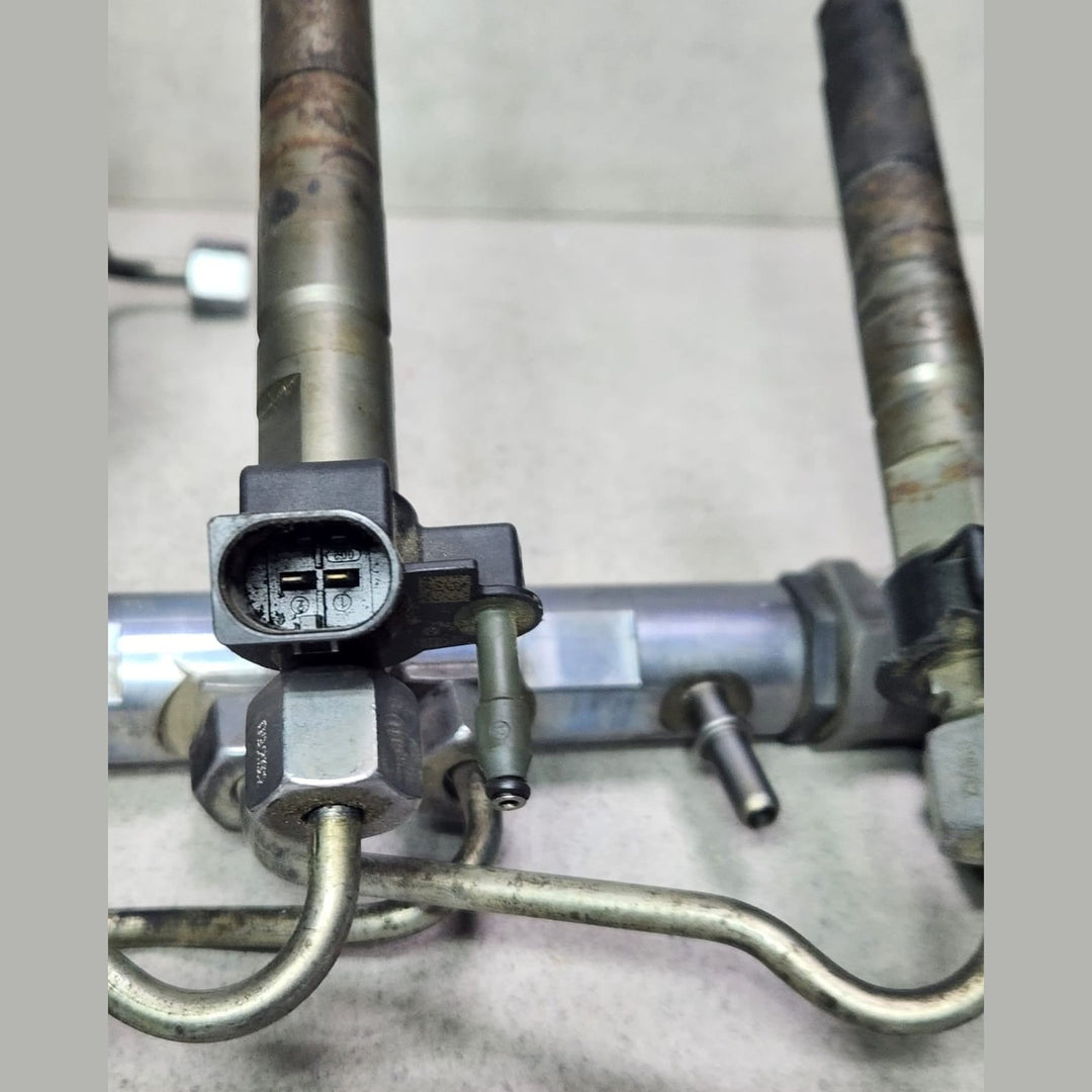 2008 BMW 3 Series E90 E91 F30 and X3 E83 N47 Fuel Injector Rail 7809128 OEM