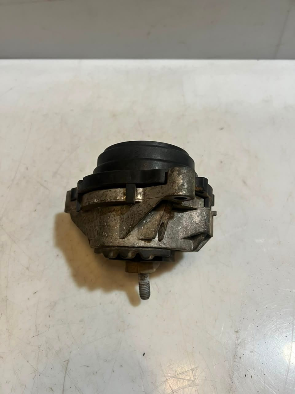 2015-2017 BMW X3 F25 X4 F26 2.0L RIGHT Engine Mount MOTOR 6868490 OEM