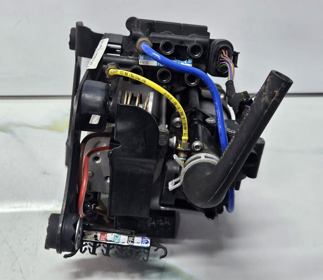 BMW 740e 7 Series G11 G12 Air Pump (Suspension) 6861882 OEM