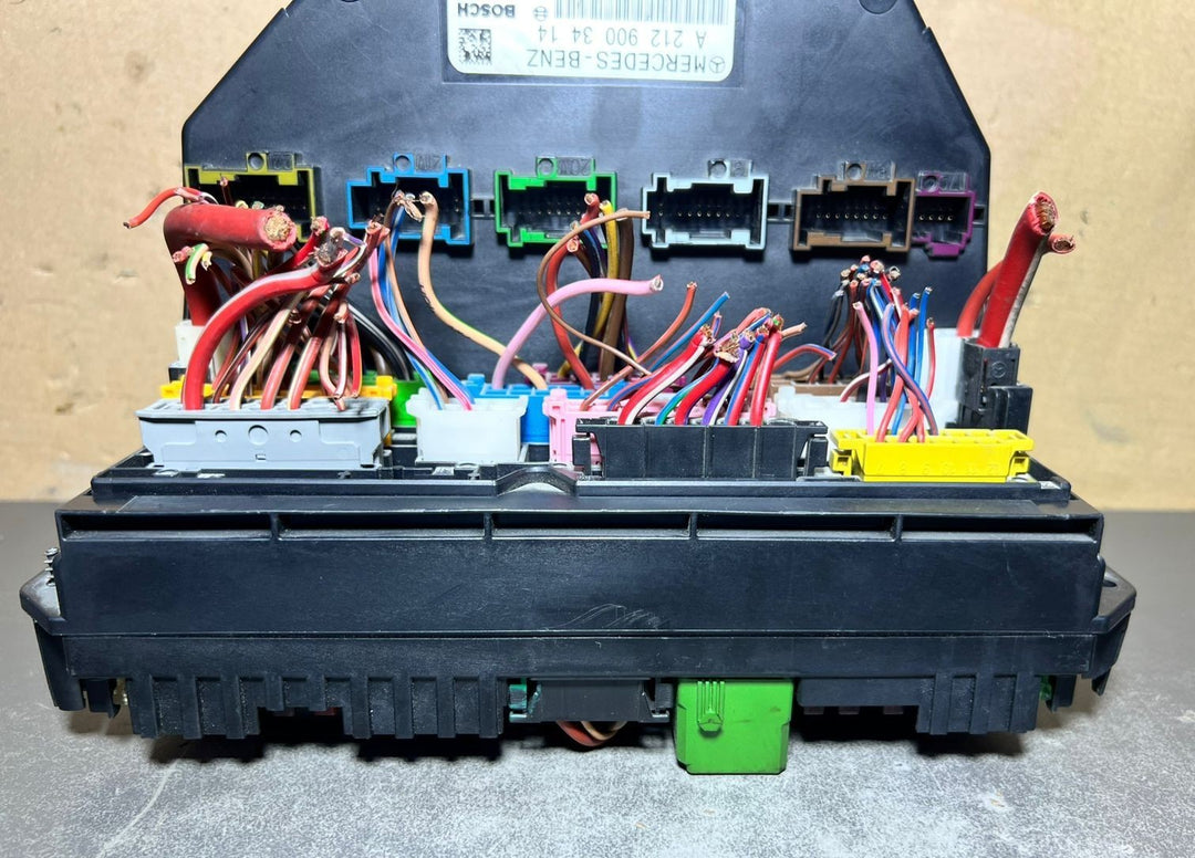 10-16 Mercedes-Benz W212 W204 Front SAM Module Relay Fuse Box A212 9003414 OEM