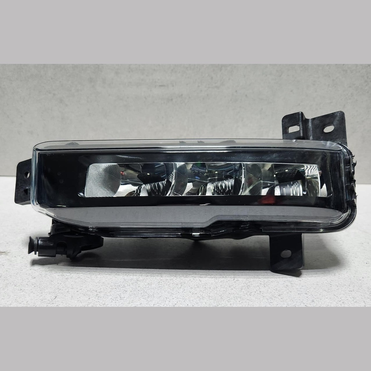 2020-2024 BMW 320i Fog Light LED Left 7433787 3 Series G20 G21 and 2 Series F44