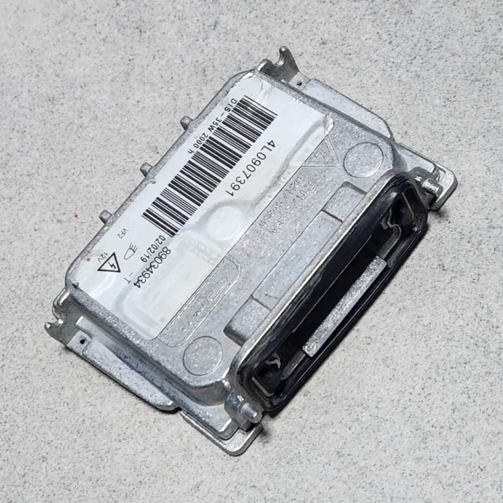 BMW E87 Xenon Headlight Ballast Control Unit 8903493 E81 E82 E87