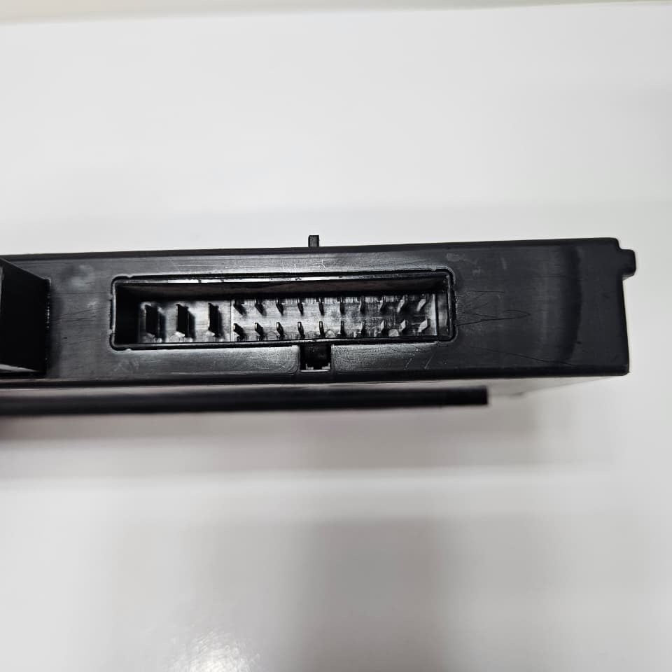 BMW F10 F11 F12 F13 5 6 series ELECTRONICS BODY CONTROL JUNCTION BOX V12 9288418