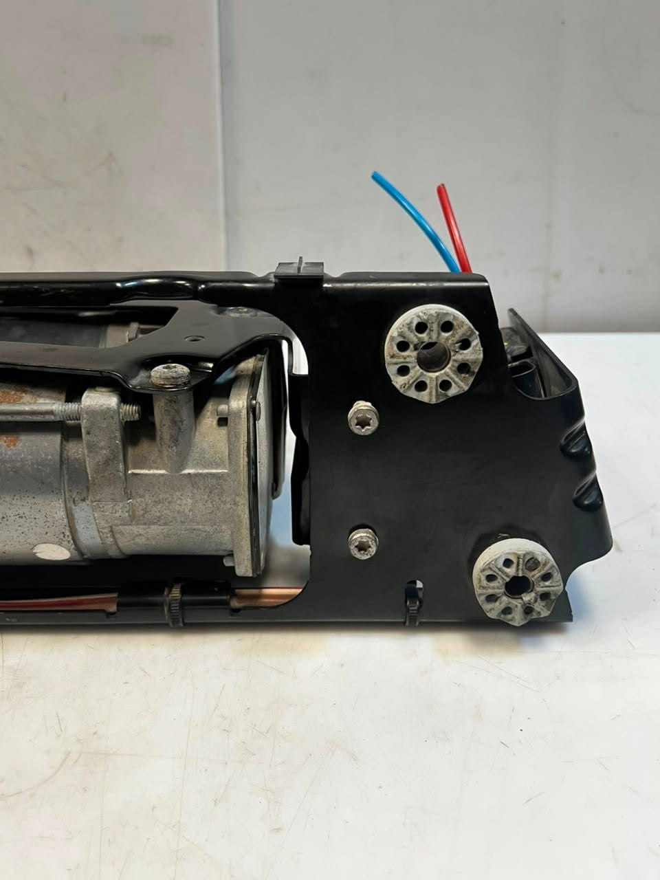 2010-2015 BMW 5' F01 F02 F10 F11 750Li Air Suspension Compressor 6794465 OEM