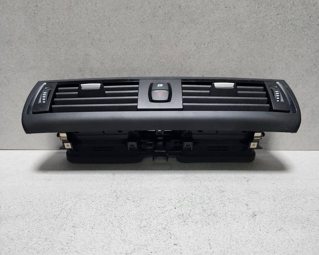 BMW Dashboard Center Air Vent 92053571 Series F20 F21, 2 Series F22 F23