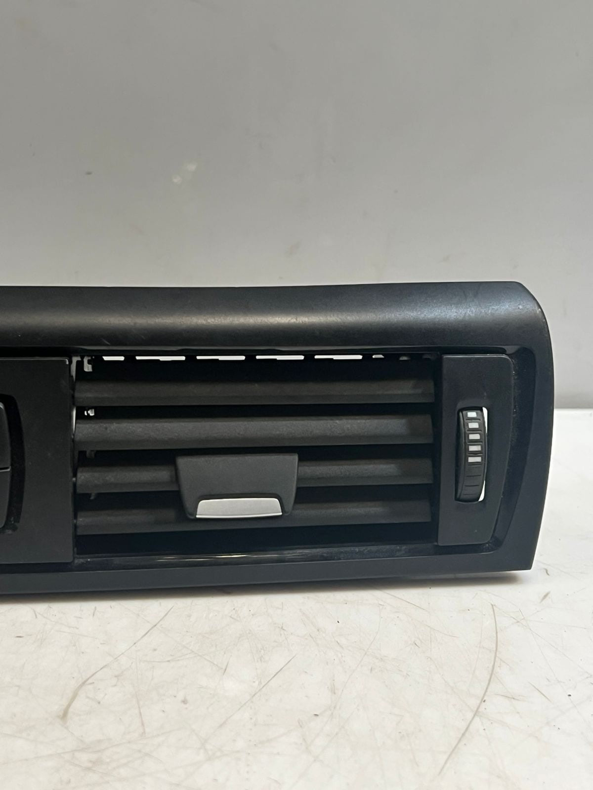 BMW 1 2 Series F20 F21 F22 F23 F2X Dashboard Center Air Vent 9205357 OEM