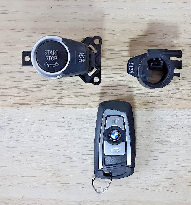 BMW X3 F25 XDRIVE ECU Lockset B48 Automatic Ignition Key Module 8582886