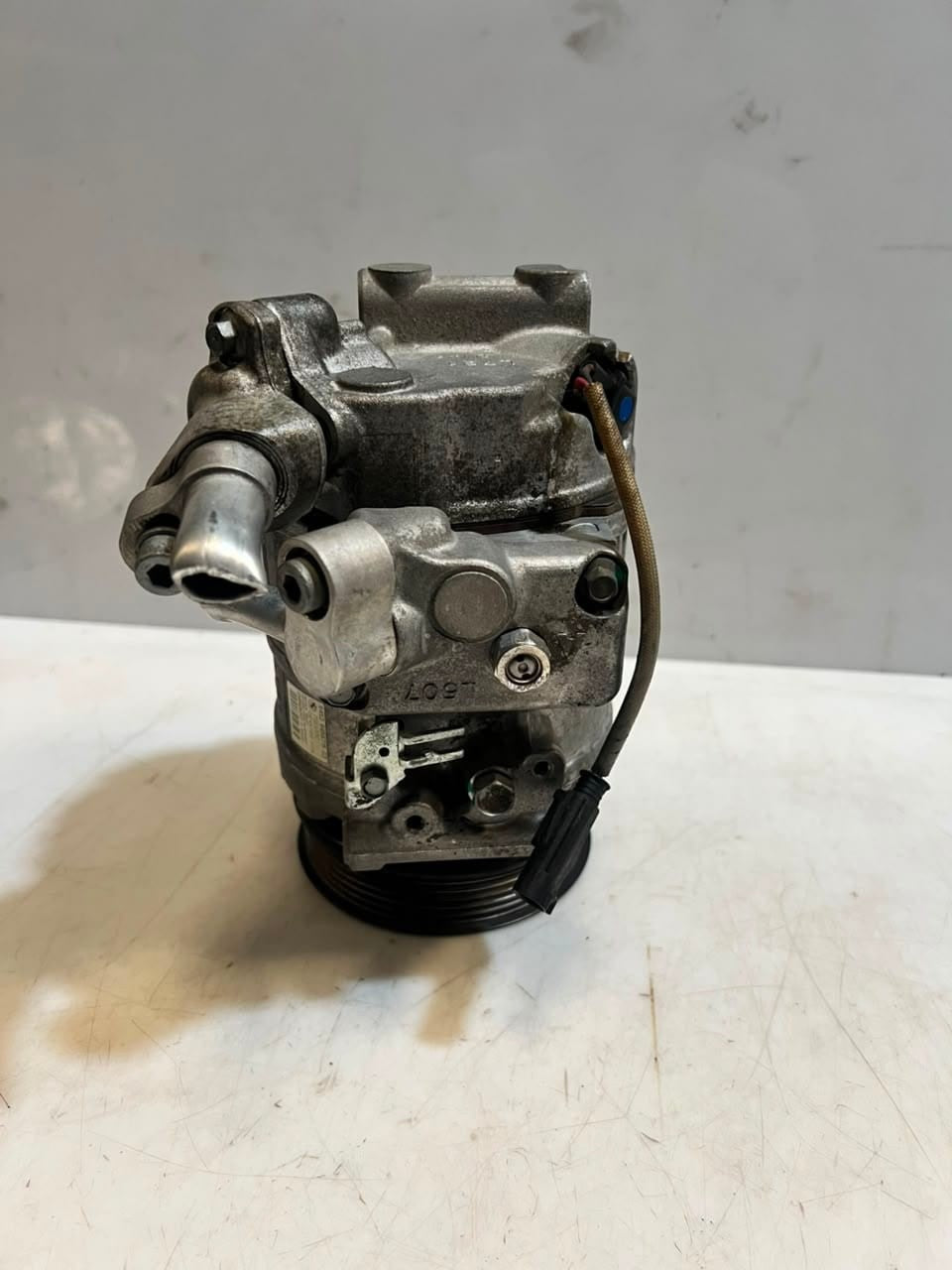 BMW 525i E60 E61 E63 E64 E65 E66 3.0L Air Conditioning Compressor 6956715 OEM
