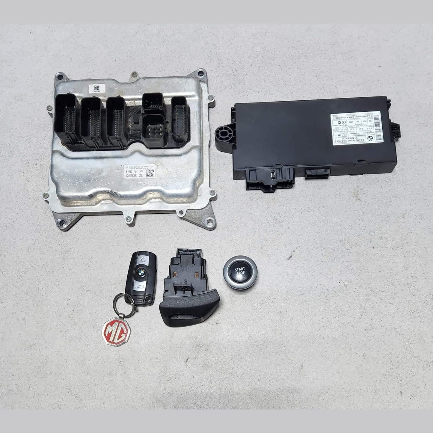 2014 BMW X1 E84 N20 Engine Control Unit ECU Set 8631727 OEM