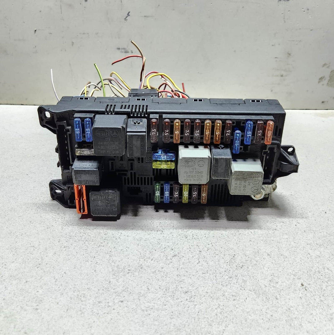 2003-2009 Mercedes-Benz E320 Front Sam Control Unit Fuse Box Module 2115457701