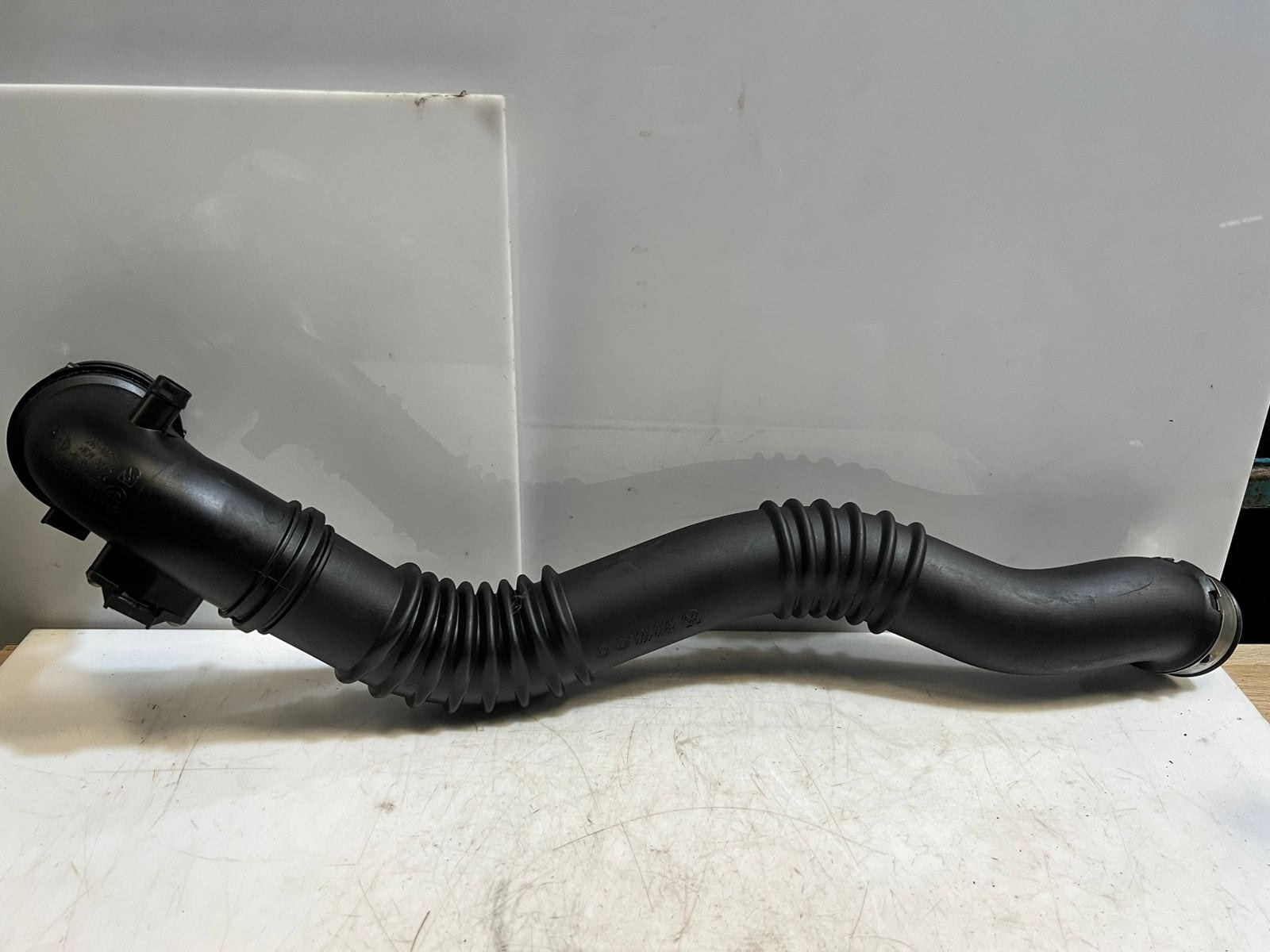 2012-2016 BMW Z4 E89 N20 X1 2.0i E84 AIR LINE DUCT Intercooler Hose 7607941 OEM