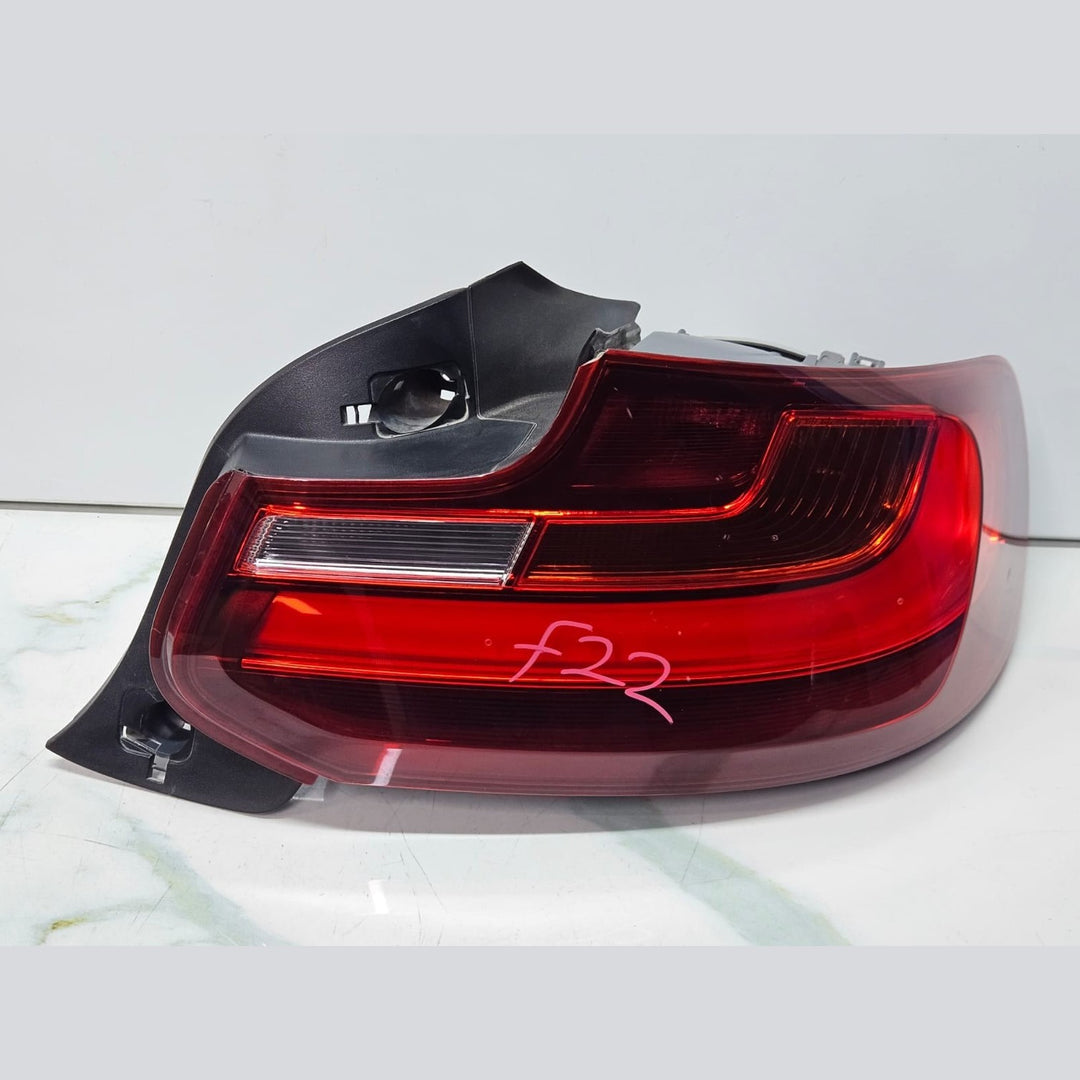 BMW 2 Series F22, F23, F87 Rear Right Side Light Tail Light Assembly 7295424 OEM