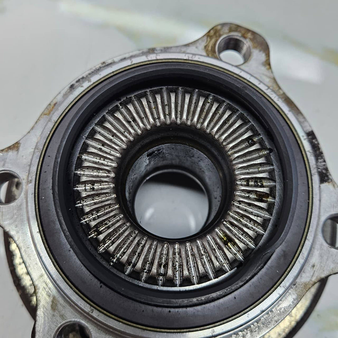 BMW X5 G05 X7 G07 Wheel Hub With Bearing 6895674 2020-2023