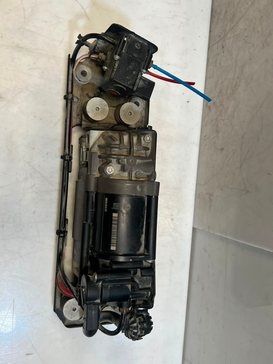 2010-2015 BMW 5' F01 F02 F10 F11 750Li Air Suspension Compressor 6794465 OEM