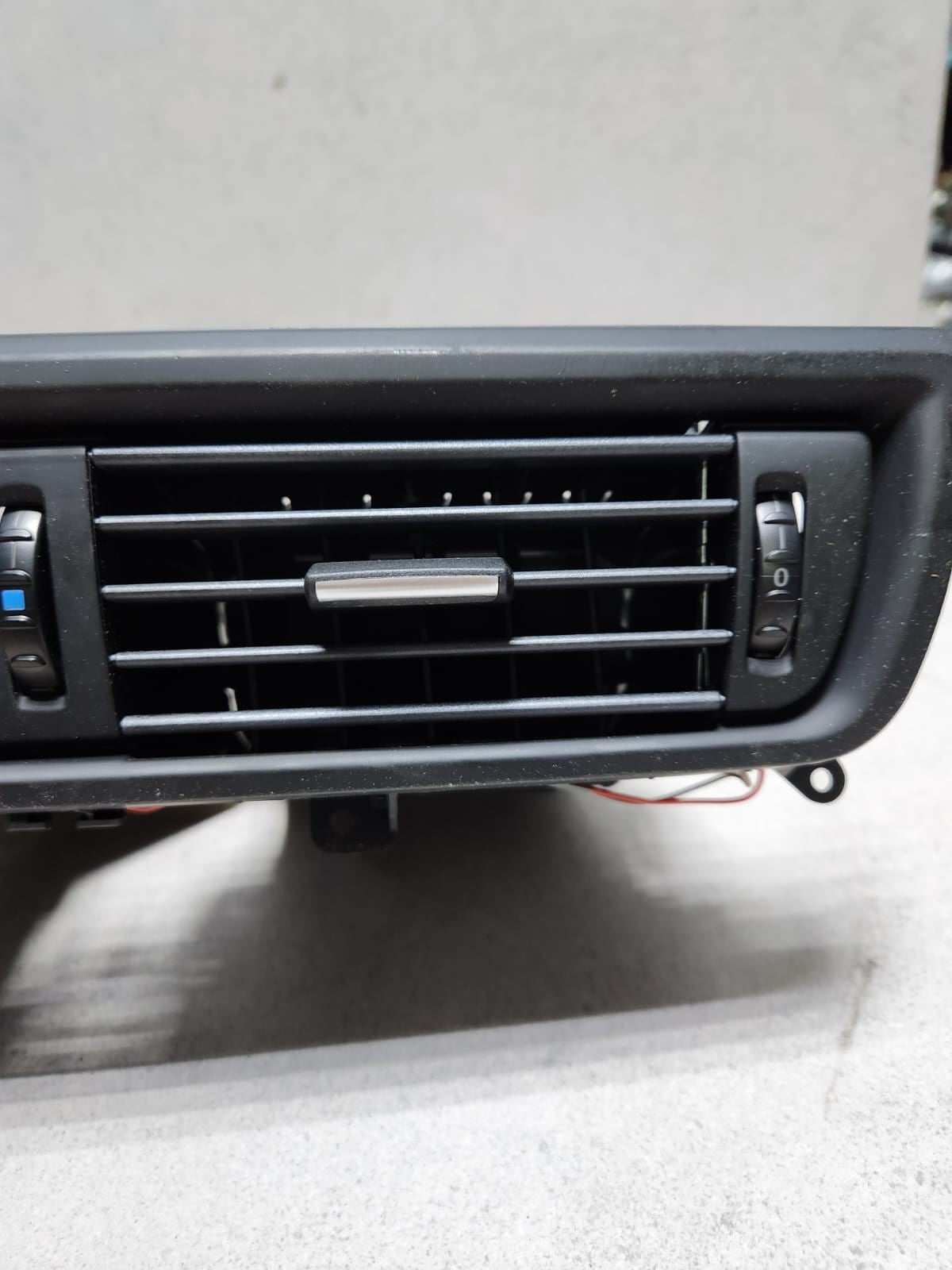 BMW Center Dash Air Vent 9209136 F10 F11 F12 F10 F11 F12 AFTERMARKET