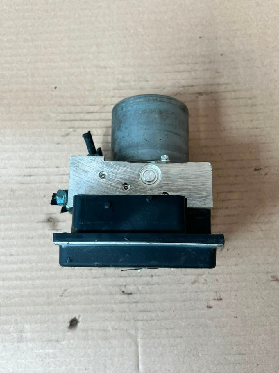 2011-2015 BMW X1 E84 xDrive 20d ABS Hydraulic Pump Control Module 6799417 OEM