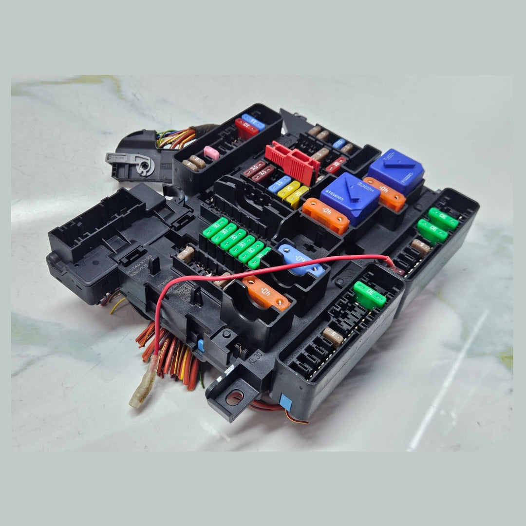 BMW F40 F44 F45 F46 i8 Mini F57 F60 Fuse Box Power Distribution box 9360501 OEM