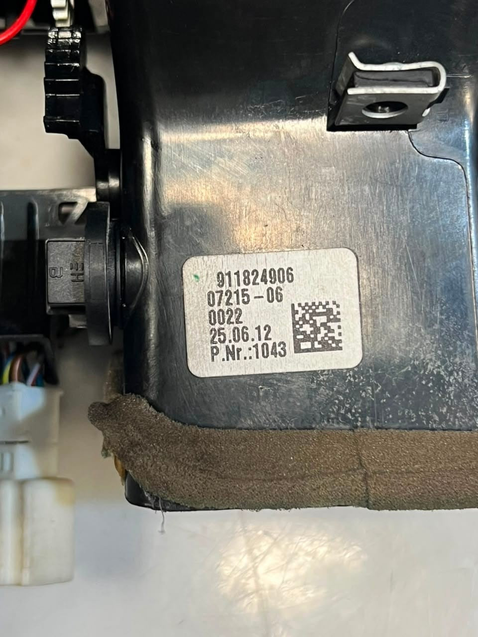 2008 BMW 750i 7 Series F01 F02 F03 F04 Rear Center Console Air Vent 9118249 