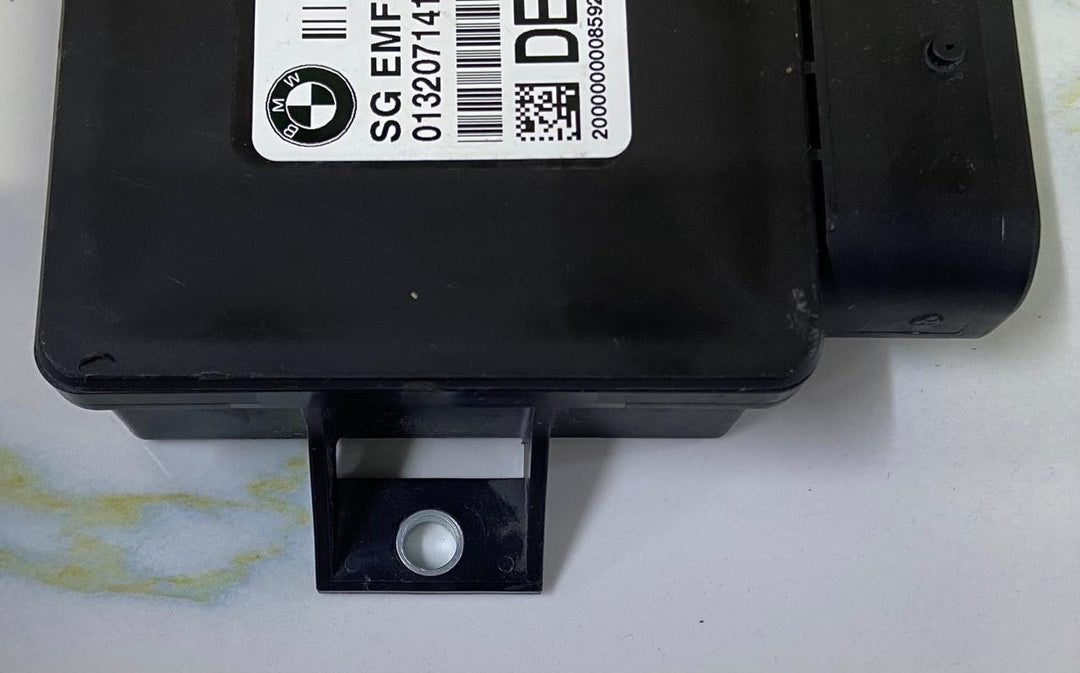OEM BMW F10 F11 F12 EMF Module Parking Brake Unit Electric Control 6863800