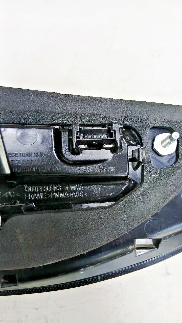 Genuine BMW 7 series  LCI G11 G12 2018-22 rear boot lid light right side 9854650