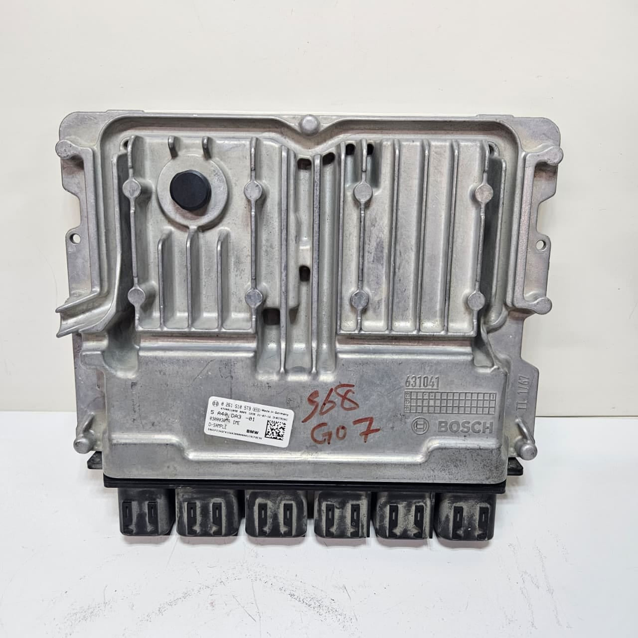 2019 BMW X7 G07 with S68 4.4L V8 Engine Control Unit Bosch 5A40DA3 OEM