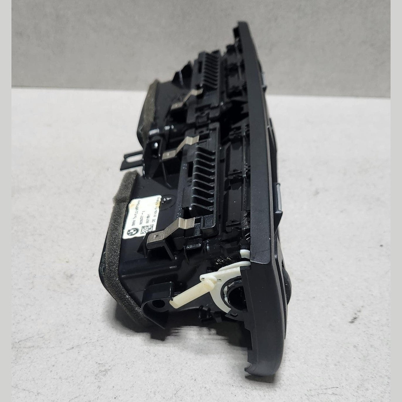 BMW Dashboard Center Air Vent 92053571 Series F20 F21, 2 Series F22 F23