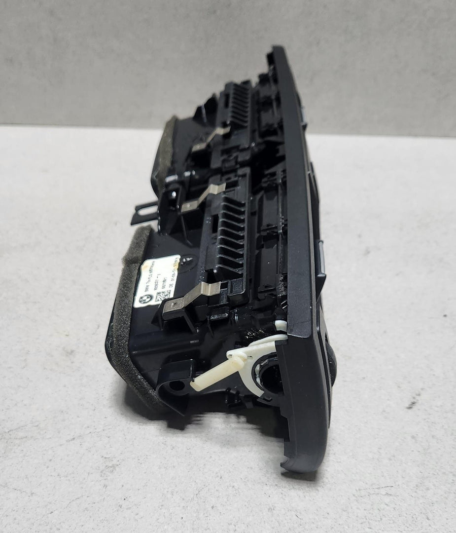BMW Dashboard Center Air Vent 92053571 Series F20 F21, 2 Series F22 F23