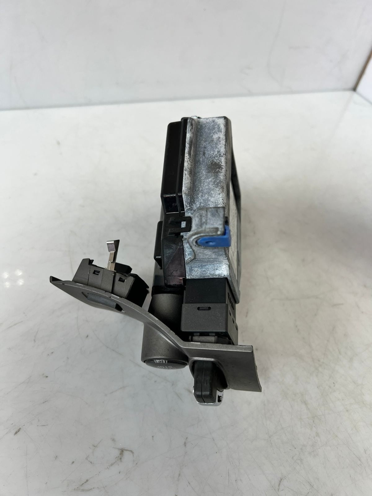 2002-2005 BMW 7 E65 E66 IGNITION MODULE START STOP KEY 5WK48017 6941225