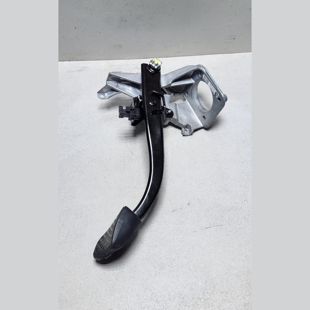 2009-2016 BMW Z4 Series E89 Brake Pedal Assembly 6785885 OEM