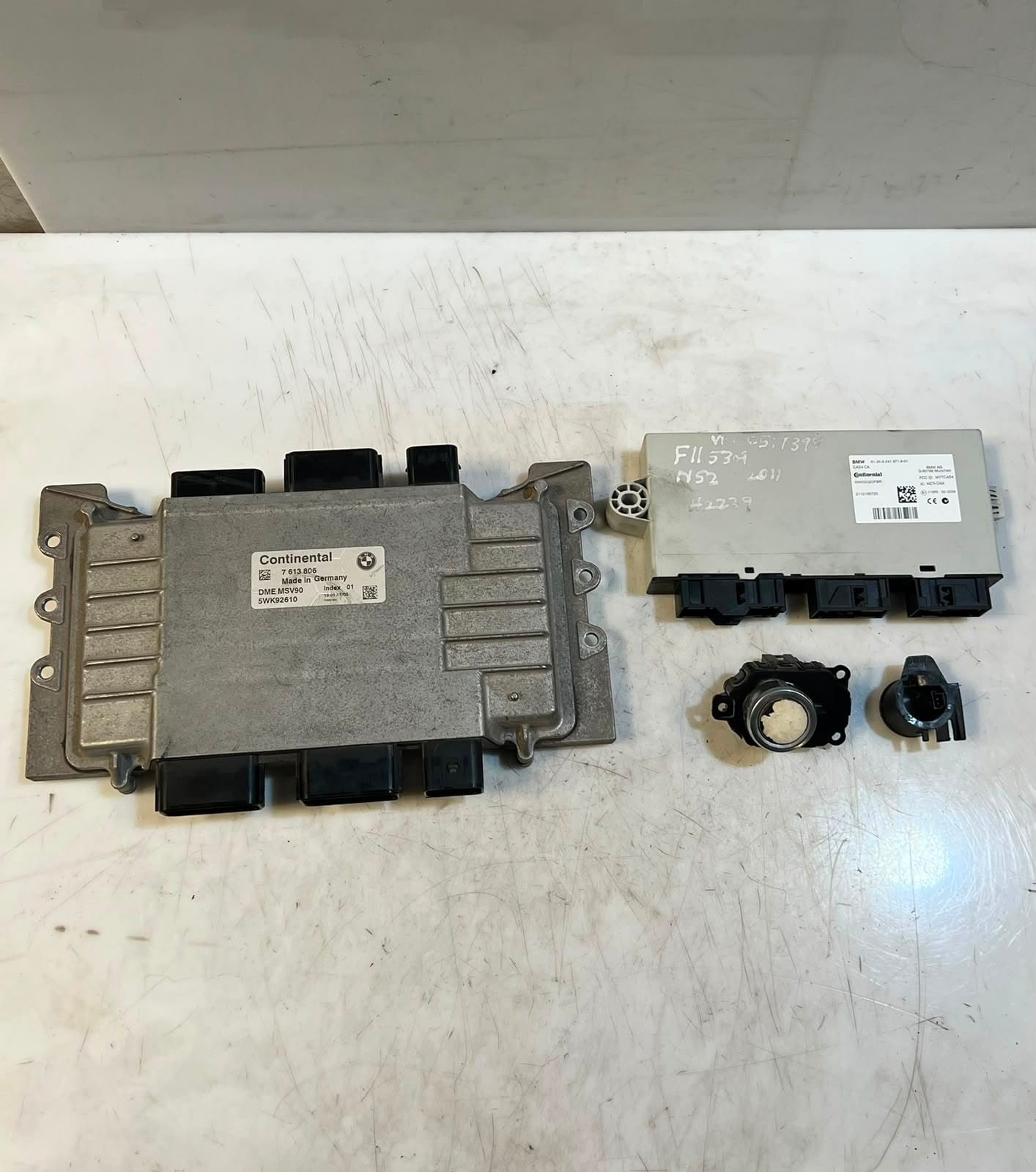 2011 BMW F11 N52 530I Engine Control Module ECU SET DME MSV90+CAS4 7613806