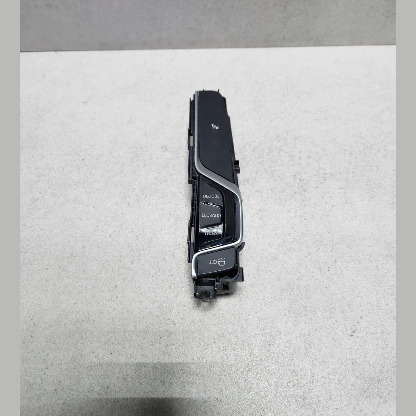 2017-2019 BMW X3 Center Console Operating Unit 6832014 G01 X3 G30 G31 G32 G38