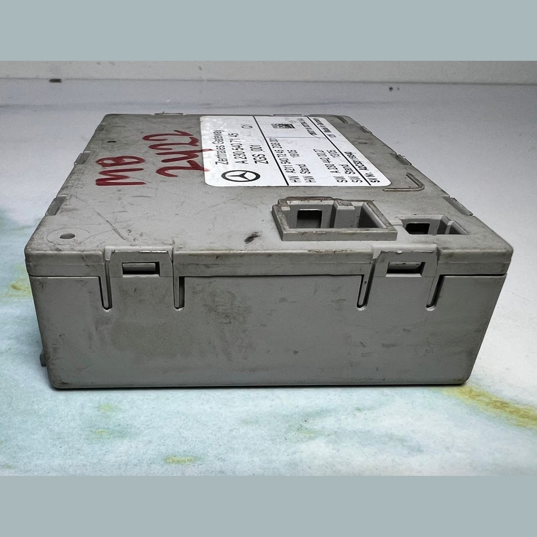 Mercedes Gateway Control Module A2305407145 SL R230 and R232