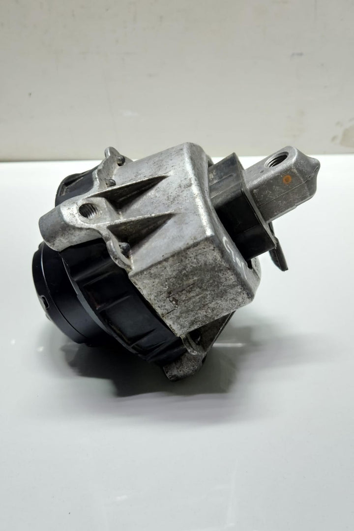 2019-2024 BMW 330i Right Engine Mount 7582320 3 Series G20 G21 and 4 Series G22 
