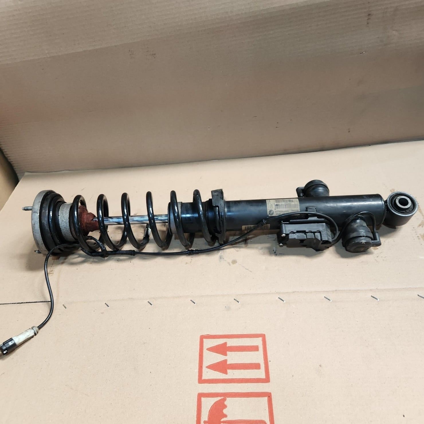 2009-2014 BMW 750i Rear Left Shock Absorber With Coil Spring 6791673 750i f02