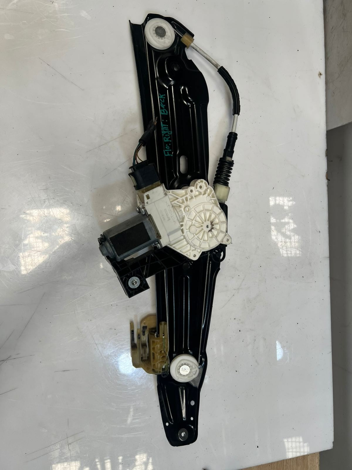 BMW 520d 5' F10 F11 Window Regulator Rear Right 7182122 OEM