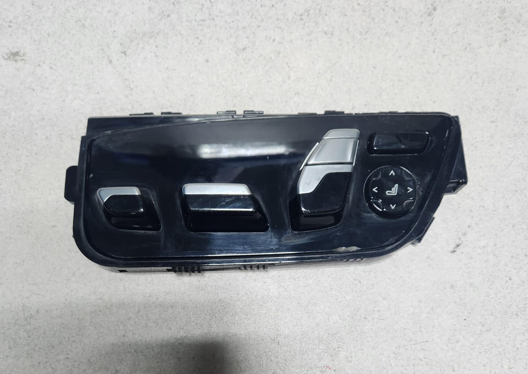 2017-2023 BMW 540i Front Left Seat Adjustment Switch 6834261 540i G30 M5 F90 