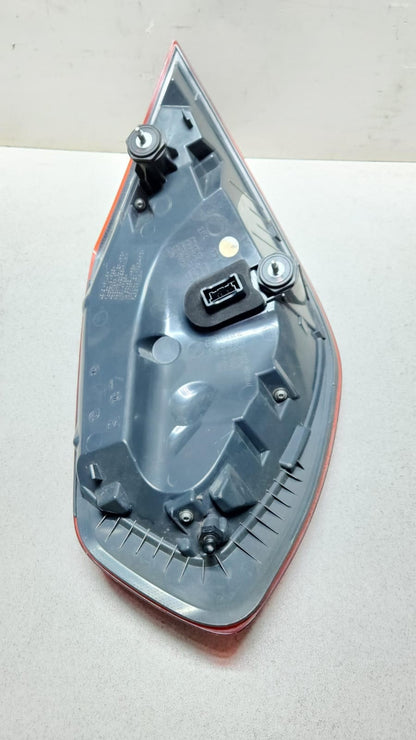 2012-2013 BMW 640i Rear Inner Tailgate Light 8950516 6 Series F06 F12 F13