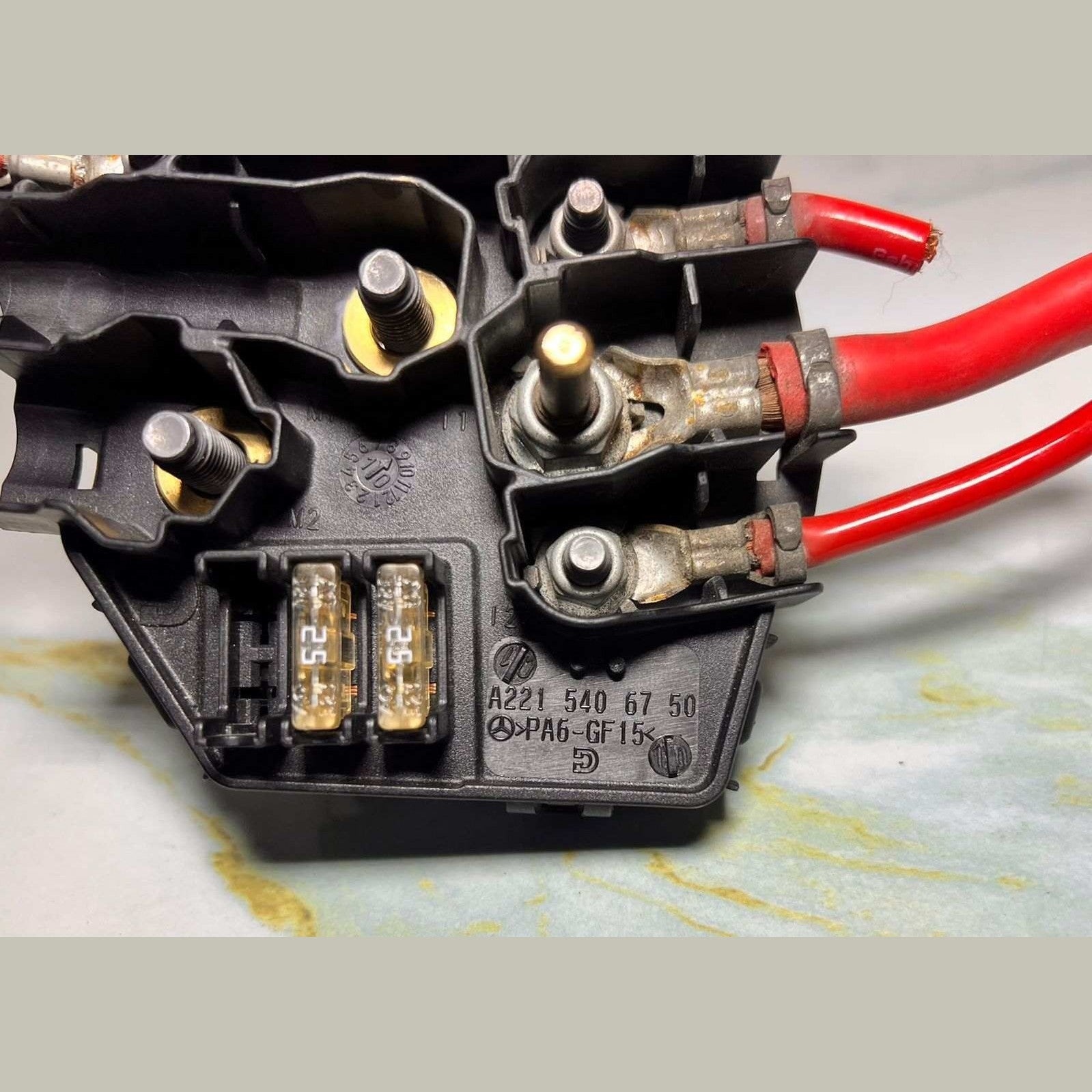 2007-2009 Mercedes-Benz W221 S550 Fuse Box A 221 540 67 50