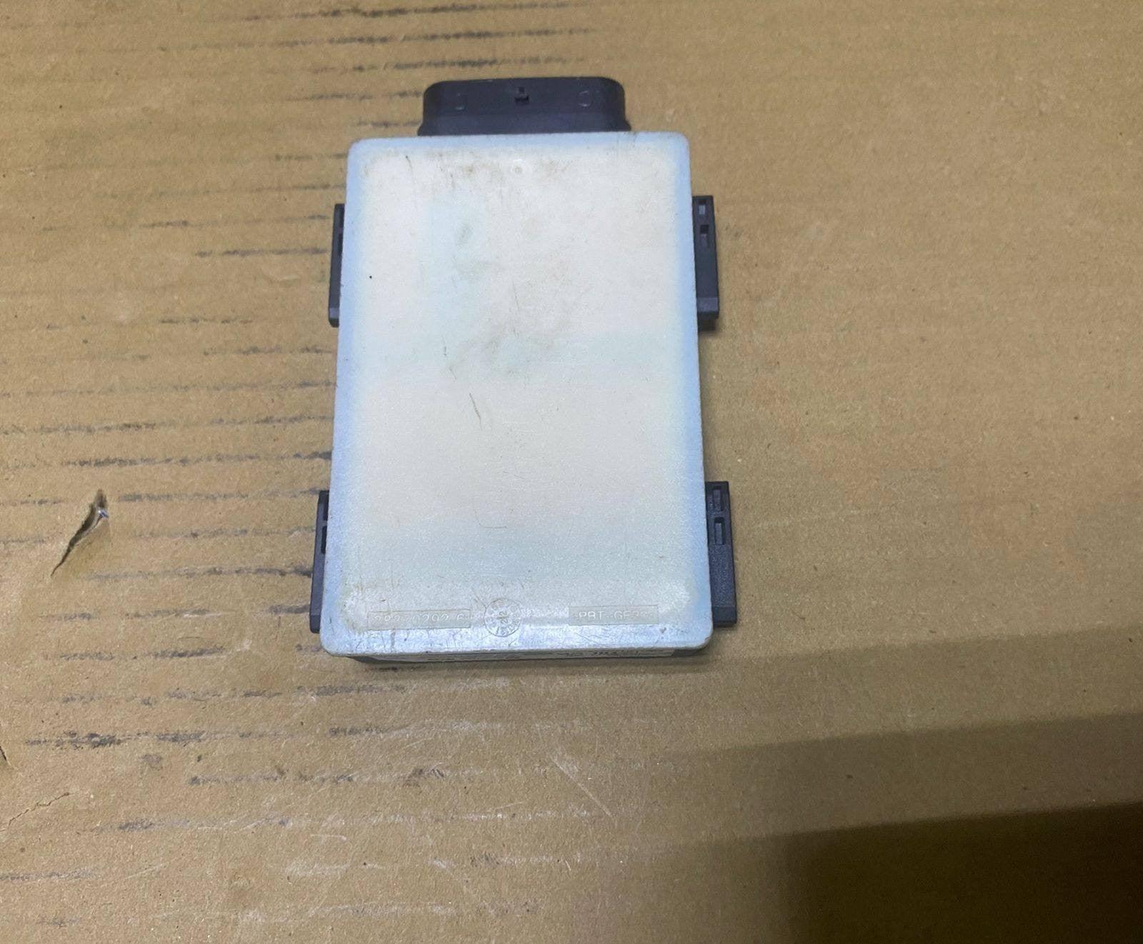 2016 BMW 750Li Blind Spot Radar Control Module 6881203 5 Ser G30 and 7 Ser G11 G