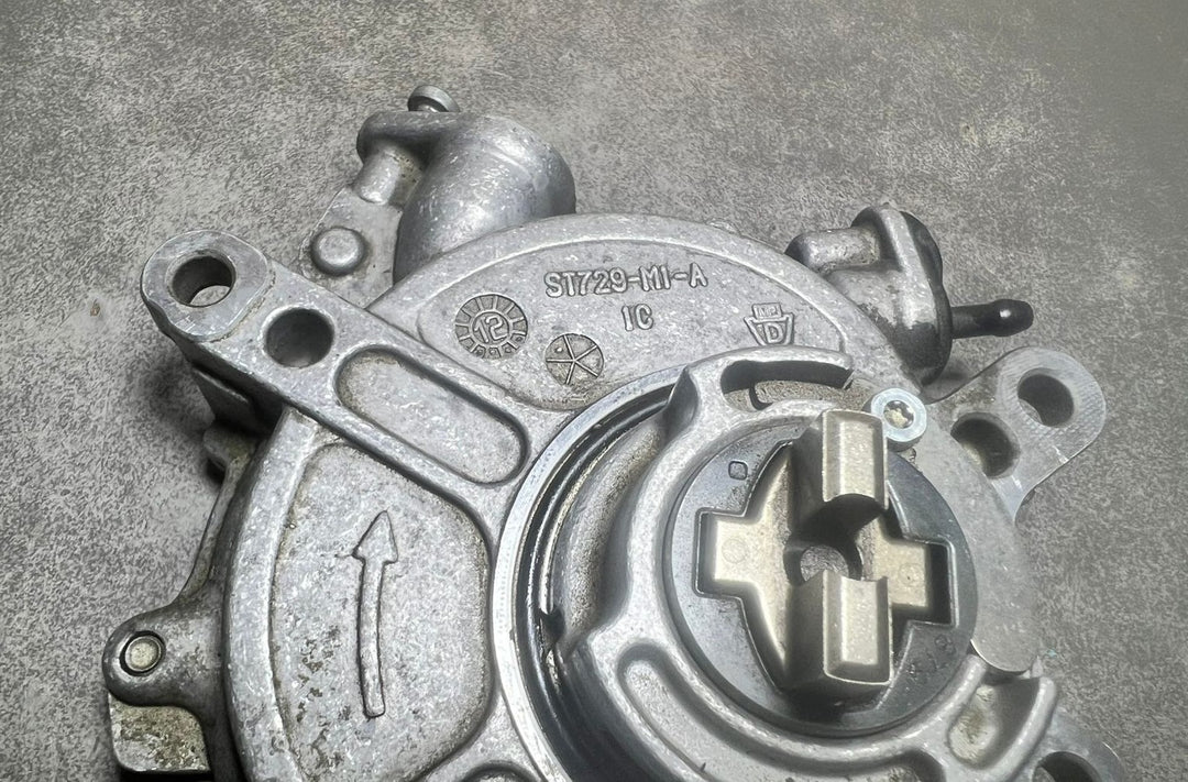 2012 Mercedes-Benz W207 E-Class OM276 Cylinder Head Vacuum Pump A276 2300065 OEM