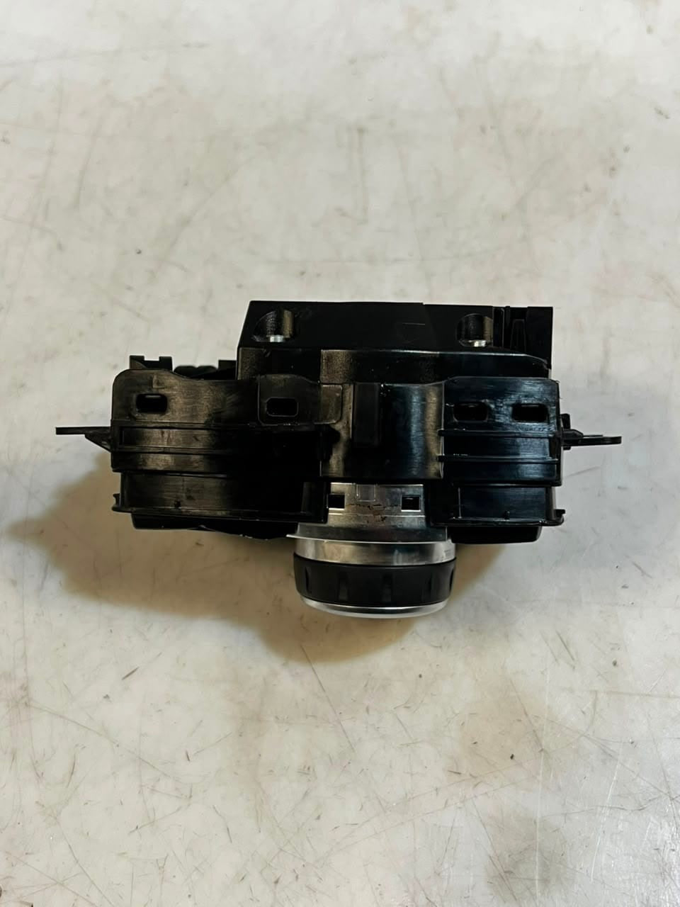 2007-2013 BMW X5 E60 E61 E63 E64 X5 E70 X6 E71 iDrive Controller 9249440