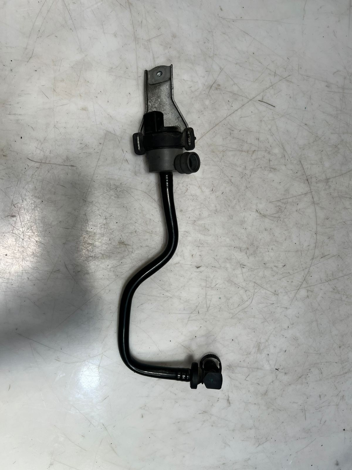2010-2016 BMW 550i N63 X5 X6 Fuel Tank Ventilation Valve With Hose 7619298 OEM
