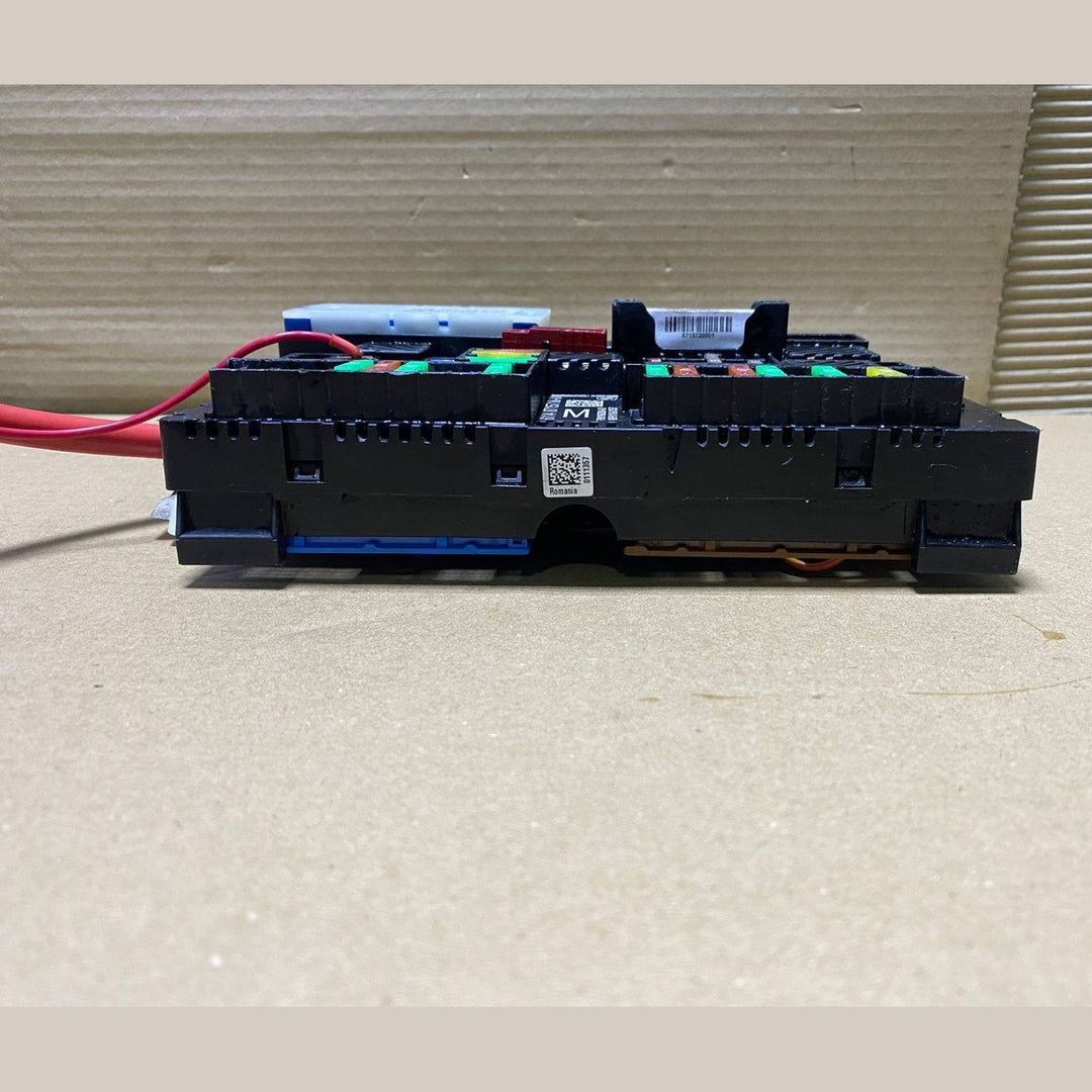 2018-2022 BMW 330i Fuse Box 8715718  330i G20 