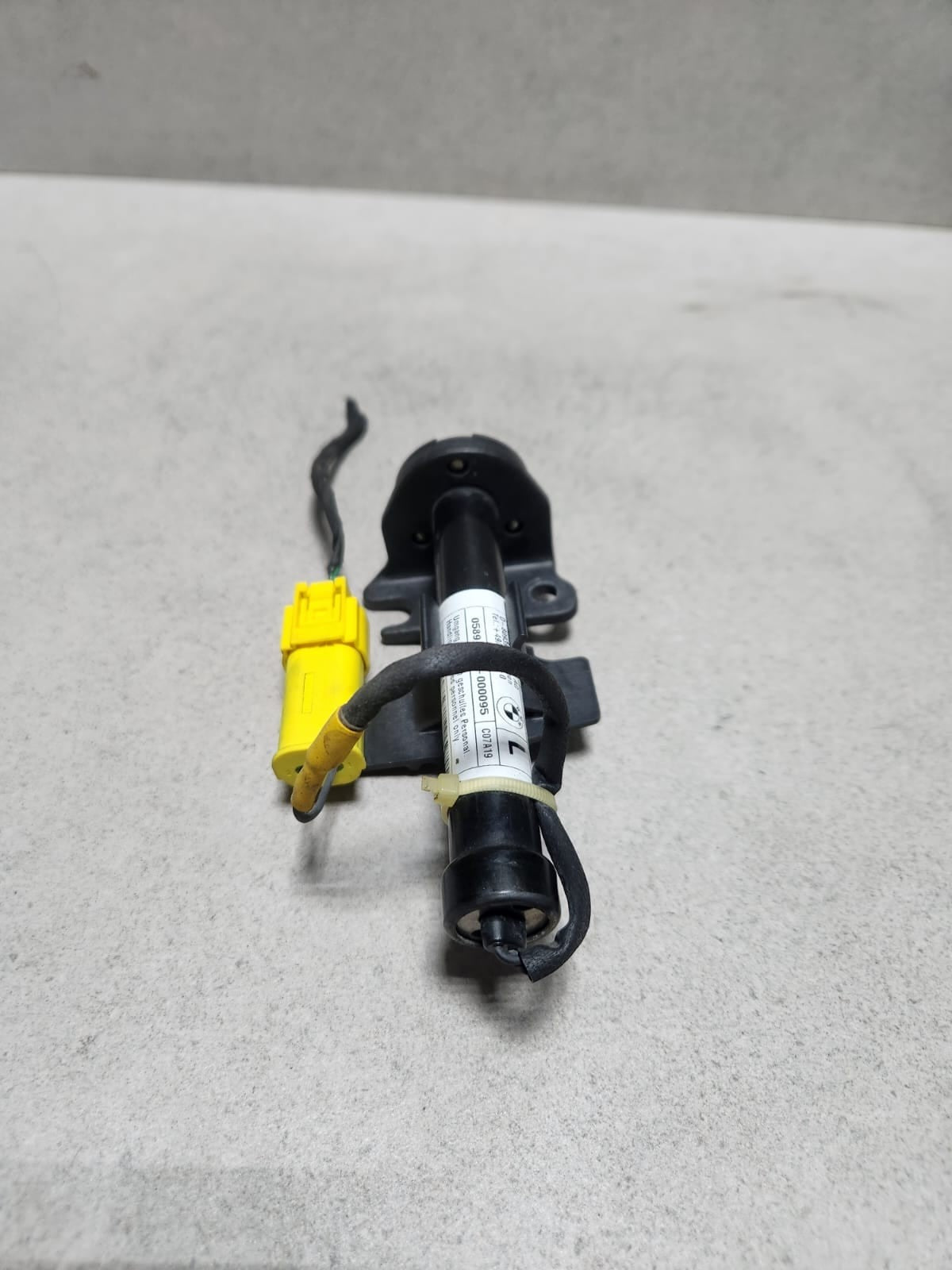 BMW Hood Bonnet Actuator Left Pedestrian Protection Active Bonnet 7435797