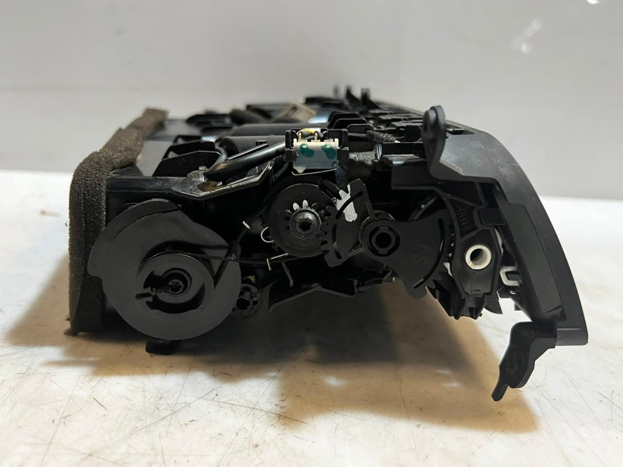 BMW 7 Series F01 F02 F03 F04 750i Center Dash Air Vent 9115859 OEM RHD
