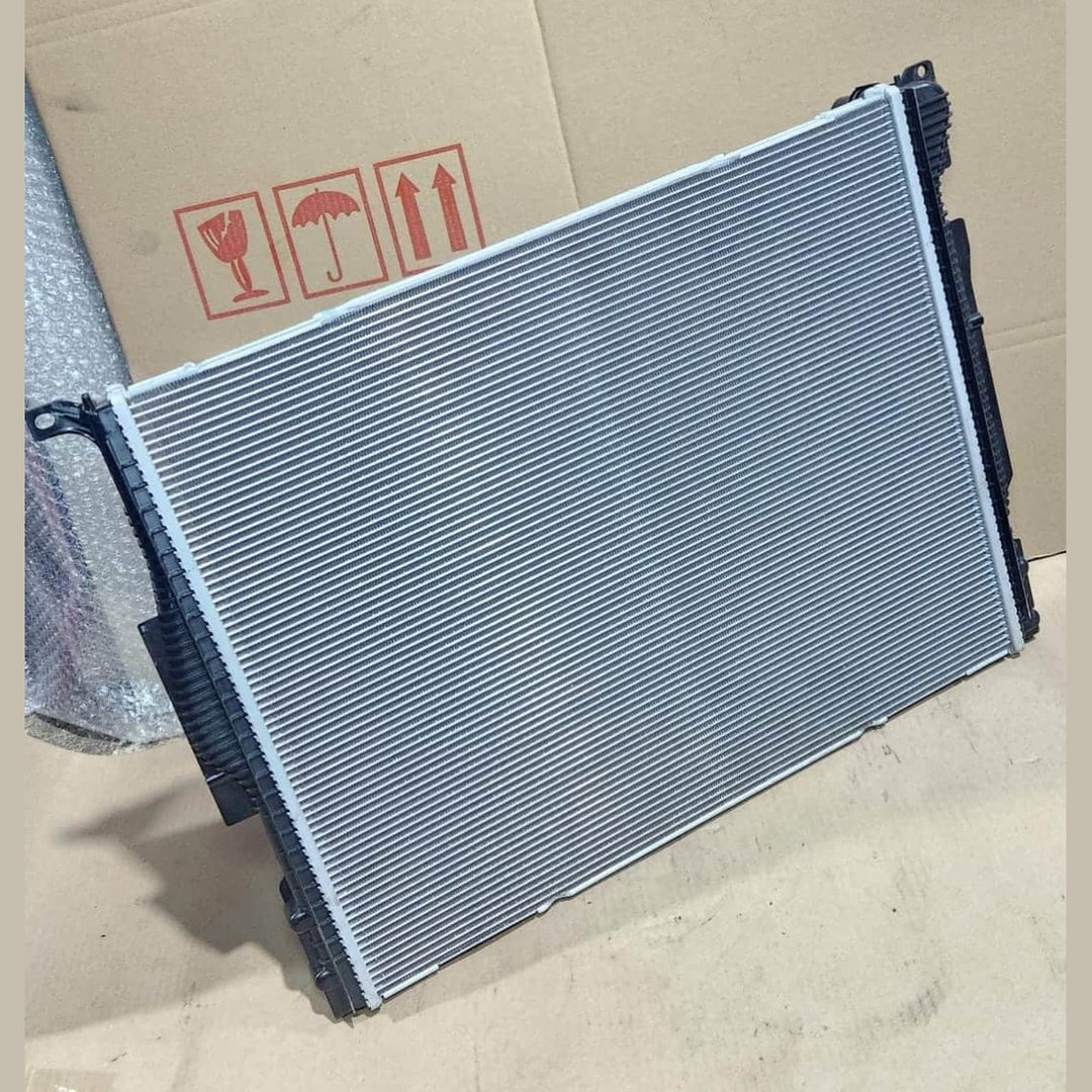 2015-2021 BMW 320i Engine Cooling Radiator 8652497 F20 M140 F22 F23 F87 230i