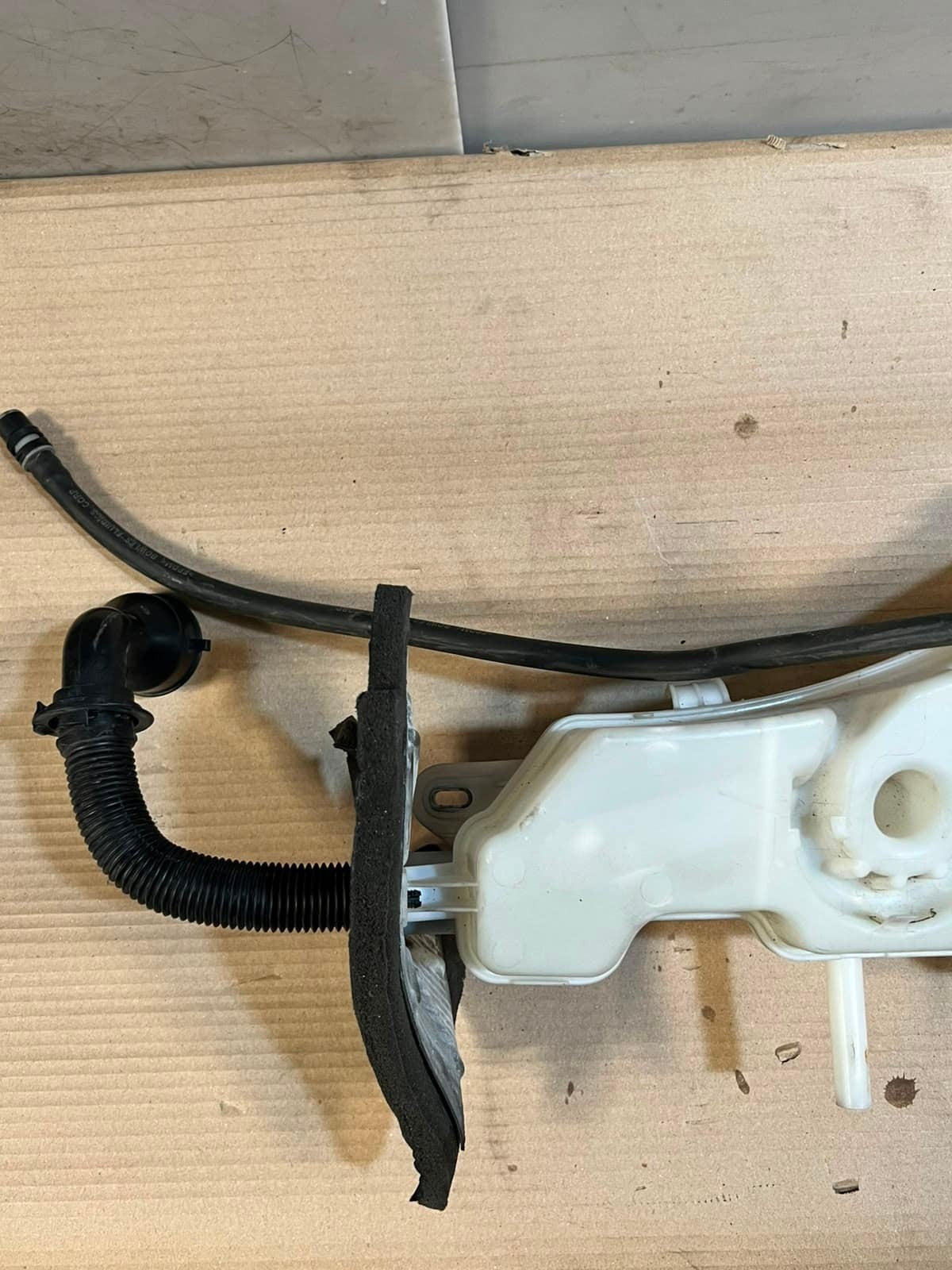 2013-2017 BMW X5 F15 Windshield Washer Fluid Reservoir/Tank BOTTLE 7292424 OEM