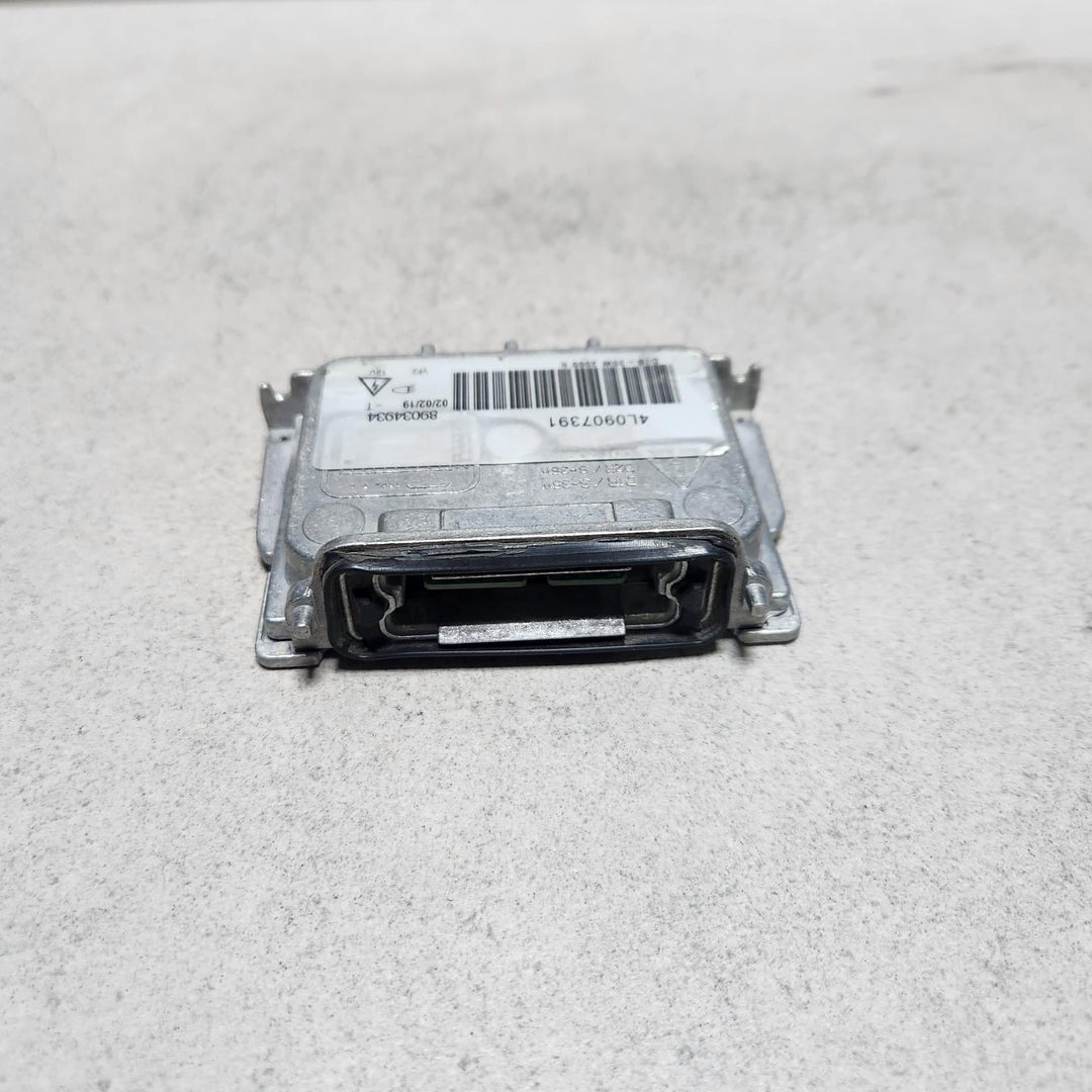 BMW E87 Xenon Headlight Ballast Control Unit 8903493 E81 E82 E87