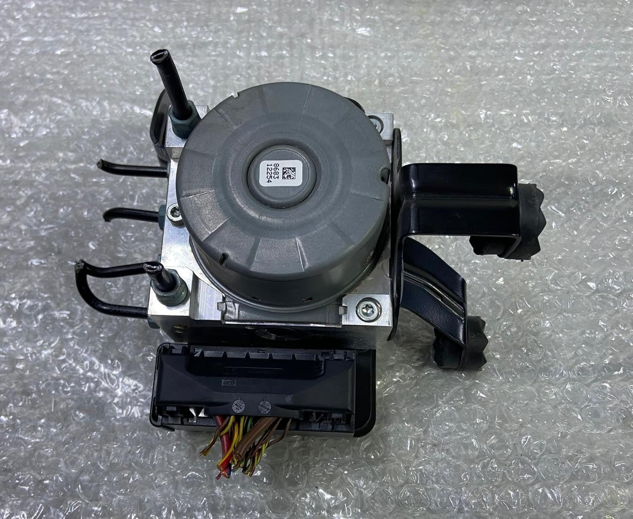 OEM BMW F20 F30 F32 ABS Anti-Lock Brake Pump Module 6871110 6871109