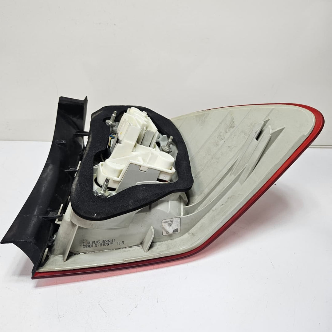 OEM BMW 3 Series E91 Rear Tail Light Left 7289431